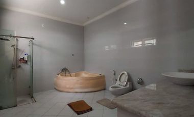 DIJUAL RUMAH MEWAH, ELITE dgn TAMAN di Jl BUKIT INDAH, CIPUTAT