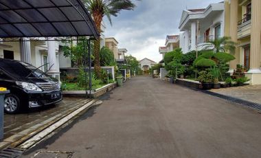 DIJUAL RUMAH MEWAH, ELITE dgn TAMAN di Jl BUKIT INDAH, CIPUTAT