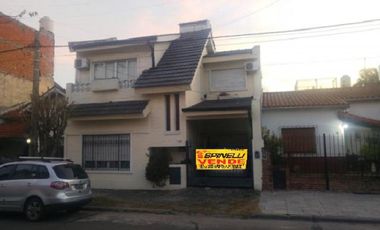 Casa de cuatro ambientes en venta en Ramos mejia