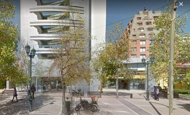 Local Comercial en Arriendo en Av Apoquindo/ Metro el Golf