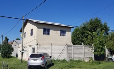 Propiedad ideal renta - Galpón y 3 departamentos - Ing. Maschwitz