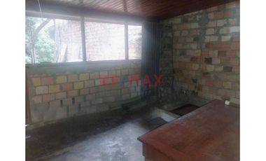 Casa De 2 Pisos En Venta En El Centro De Iquitos | 255 M² | Negocio Puerta A Calle | Excelente Ubicación