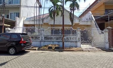 Rumah disewakan di Sukolilo, Surabaya