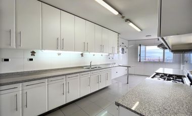 Departamento en venta de 5 dorm. en Vitacura