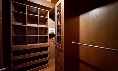 Departamento en venta de 5 dorm. en Vitacura