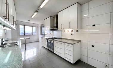Departamento en venta de 5 dorm. en Vitacura