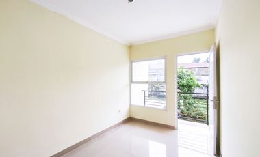 Rumah Cantik Siap Huni 15 Menit ke Gerbang Toll Kayu Manis J-35131