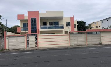 VENTA DE LINDA CASA EN SALINAS