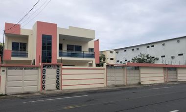 VENTA DE LINDA CASA EN SALINAS
