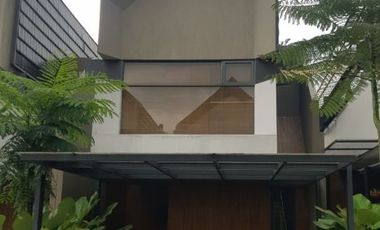 Rumah Dengan Konsep Artistik Full Furnished Di Cipayung Jakarta Timur