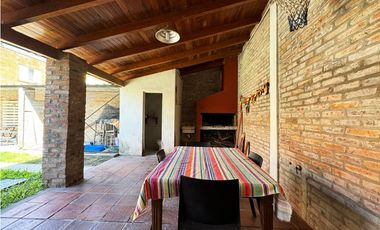 Venta casa 3 dormitorios con cochera y pileta Paracao APTA CREDITO