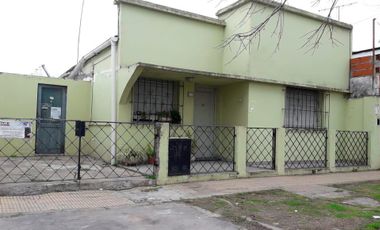 Casa en venta - 3 Dormitorios 2 Baños 1 Cochera - 90 mts2 - La Plata