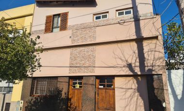 PH TIPO CASA 5 AMBIENTES PB TOMA DEPTO EN PAGO