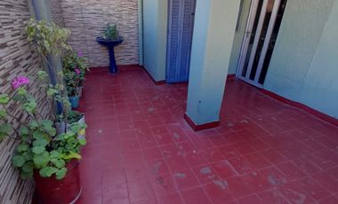 PH TIPO CASA 5 AMBIENTES PB TOMA DEPTO EN PAGO