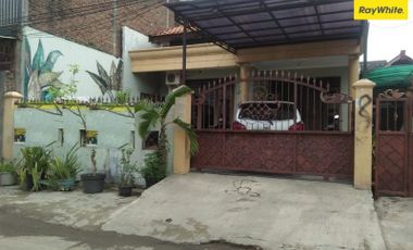 Dijual Rumah Dengan 9 Kamar Tidur Lokasi di Jl. Petemon, Sawahan Surabaya