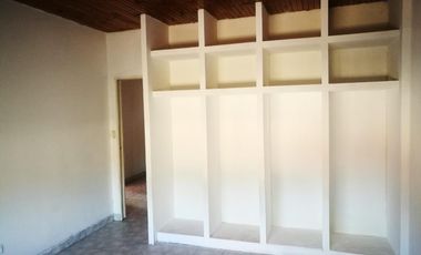 Vendo casa en Paso del Rey con habitación de paredes acusticas para sala de ensayo o estudio de grabacion