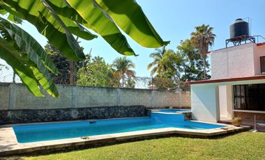 Casa sola con alberca, renta de fin de semana, 13 camas.