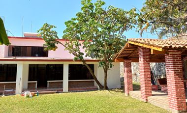 Casa sola con alberca, renta de fin de semana, 13 camas.