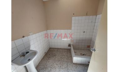 🏡 Casa En Alquiler   📍 Calle Los Fresnos 223 - 225, Urb. Miraflores Castilla Piura