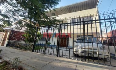 🏡 Casa En Alquiler   📍 Calle Los Fresnos 223 - 225, Urb. Miraflores Castilla Piura