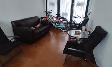 HERMOSO Y AMPLIO CHALET 6 AMB. CON GRAN FONDO CON PISCINA.