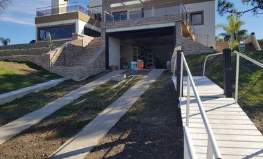 VENTA, casa en Country Solar de Victoria, 1 dorm en suite en pb, 2 dorm en pa, amplios ambientes, quincho cerrado, pileta, cochera para embarcacion co