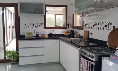 VENTA, casa en Country Solar de Victoria, 1 dorm en suite en pb, 2 dorm en pa, amplios ambientes, quincho cerrado, pileta, cochera para embarcacion co