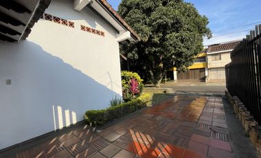 casa en arriendo en ciudad jardín. Cod A3926