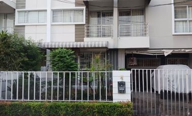 4 Bedroom Townhouse for sale at The Estate Srinakarin