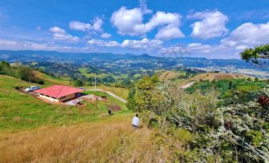 Gran Lote de terreno con Casa campestre en Zona Rural de Carmen de Carupa, vista panoramica