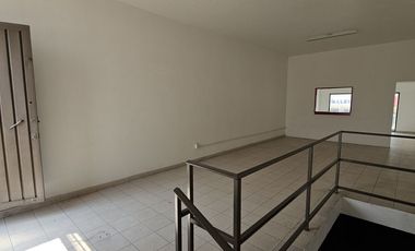Local para bodega y oficinas en 2 plantas 138 m2