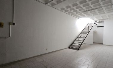 Local para bodega y oficinas en 2 plantas 138 m2