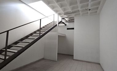 Local para bodega y oficinas en 2 plantas 138 m2