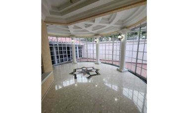 VENTA DE CASA ALTOS DE PANAMA 3 PLANTAS 537 M2