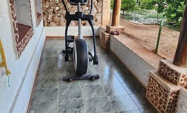 ¡Espectacular Casa Quinta en Venta! Amplio Jardín, con Piscina. Temozon, yuc.