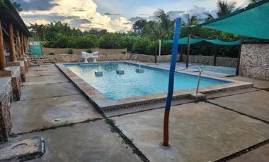 ¡Espectacular Casa Quinta en Venta! Amplio Jardín, con Piscina. Temozon, yuc.