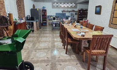 ¡Espectacular Casa Quinta en Venta! Amplio Jardín, con Piscina. Temozon, yuc.