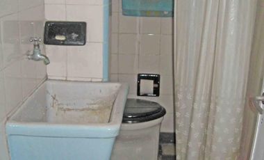 V582 Haedo Venta con Renta Local a la calle frente al Instituto de Haedo