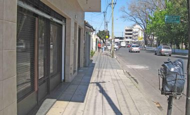 V582 Haedo Venta con Renta Local a la calle frente al Instituto de Haedo