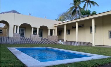 Casa con Alberca en Venta en Manzanillo Colima