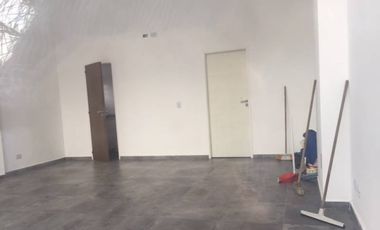 Local a la calle en Venta Haedo / Moron (A025 2833)