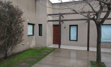 Venta - Chalet tres ambientes reciclado - Juan A Peña 7426