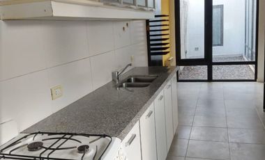 Venta - Chalet tres ambientes reciclado - Juan A Peña 7426