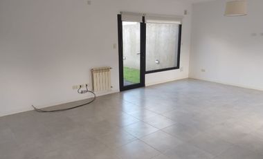 Venta - Chalet tres ambientes reciclado - Juan A Peña 7426