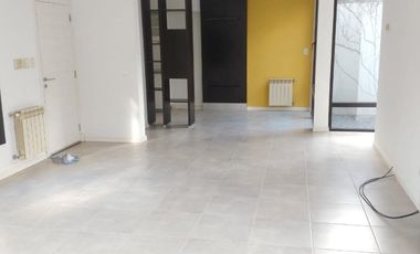 Venta - Chalet tres ambientes reciclado - Juan A Peña 7426