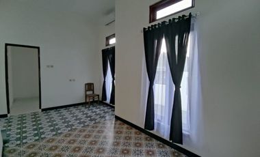 RUMAH SIAP HUNI VIEW SAWAH DEKAT JALAN UTAMA MANISRENGGO