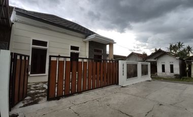 RUMAH SIAP HUNI VIEW SAWAH DEKAT JALAN UTAMA MANISRENGGO