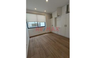 Elegante Mini Dos Habitaciones Con Cochera En Urb. El Golf - 201