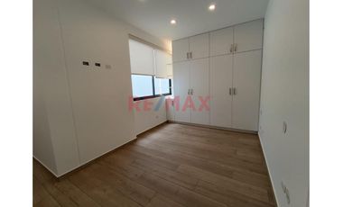 Elegante Mini Dos Habitaciones Con Cochera En Urb. El Golf - 201