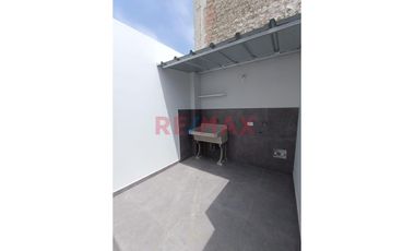 Elegante Mini Dos Habitaciones Con Cochera En Urb. El Golf - 201